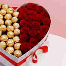 Heart of Love Red Roses & Ferrero Rocher Combo