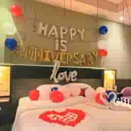 Simple Room Anniversary Decoration