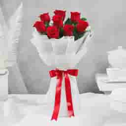 simple red rose bouquet in Mumbai