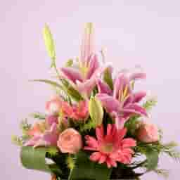 Mixed of Pink Flowers Basket