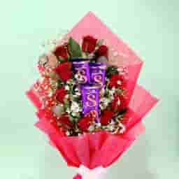 Gorgeous rose bouquet with chocolate delivery in Hyderabad