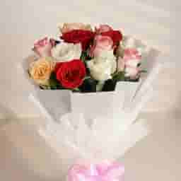 Mixed rose bouquet delivery in Noida