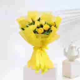 Simple yellow rose bouquet delivery in Vadodara