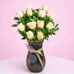 Rose Elegance With Vanilla Cake