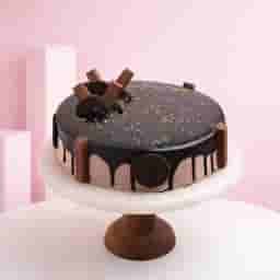 Red Roses with Delicious Chocolate Cake