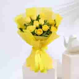 Simple yellow rose bouquet delivery in Vadodara