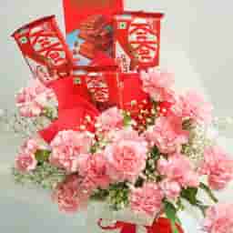 Sweetly romantic Flower Combo 