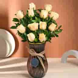 Rose Elegance With Vanilla Cake