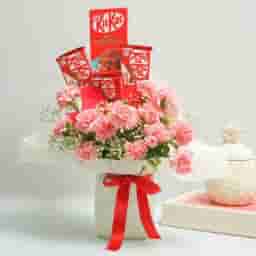 Sweetly romantic Flower Combo 