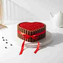 Red Velvet Kitkat Cake