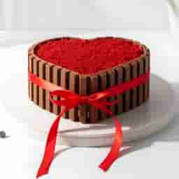 Red Velvet Kitkat Cake