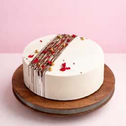 Rose Elegance With Vanilla Cake