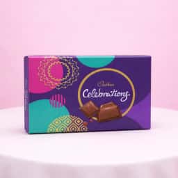 Elegant Roses with Chocolate Gift Pack