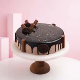 Red Roses with Delicious Chocolate Cake