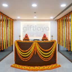 Garland and Lantern Office Decoration 