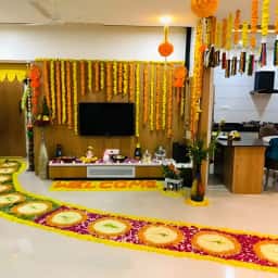 Grand Welcome Home Decoration with Flowers