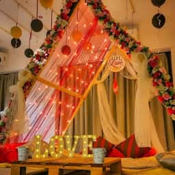 Cozy & Chic Candle Light Dinner