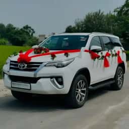 Elegant Floral Wedding Car Decoration