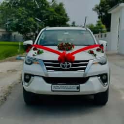 Elegant Floral Wedding Car Decoration