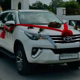 Elegant Floral Wedding Car Decoration
