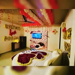 Marriage Wedding Room Decoration with Flowers