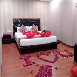 Simple Wedding Night Decoration with Flowers