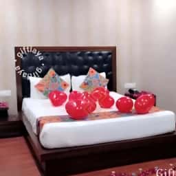 Simple Wedding Night Decoration with Flowers
