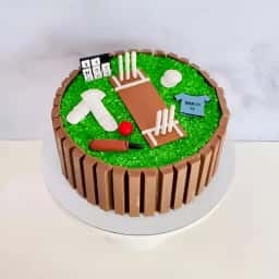 KitKat Cricket Theme Cake