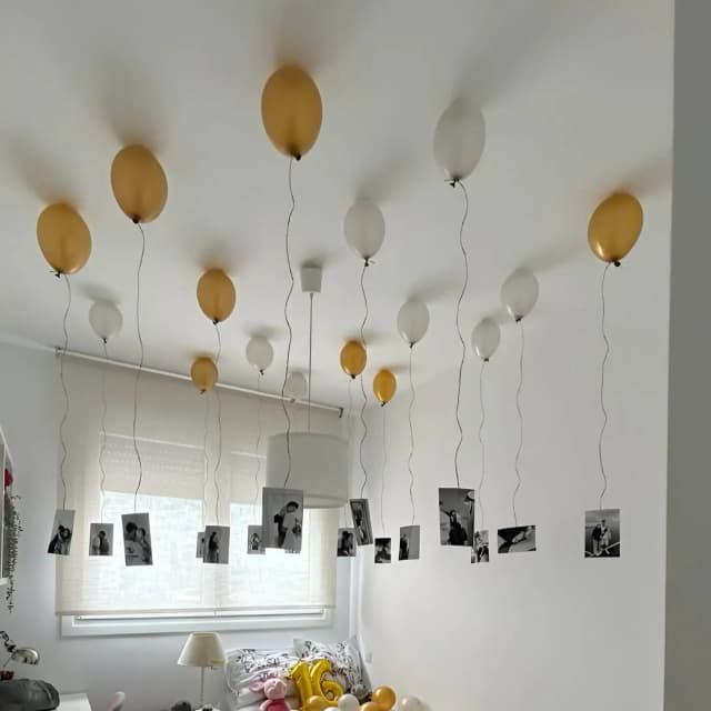 15 Hanging Photos with Balloons