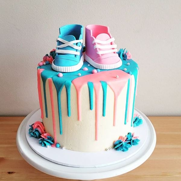 Mom-to-be Cake