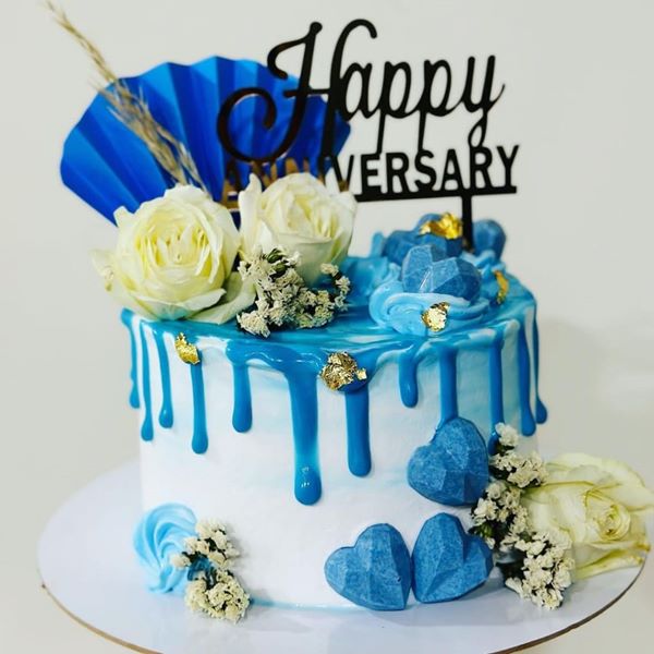 Blue and White 60th Birthday Cake by White Rose Cake Desig… | Flickr