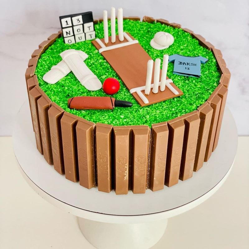 KitKat Cricket Theme Cake
