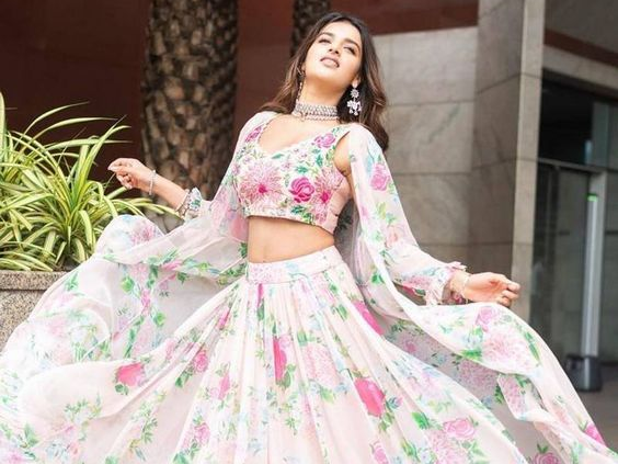 20+ Floral Lehenga Designs For BridesThat Are Trending Big Time | Party  wear indian dresses, Wedding lehenga designs, Lehenga designs simple
