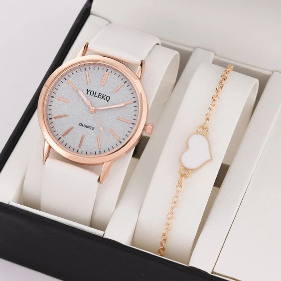 Valentine's Day Gifts for Girlfriend - daily watch 