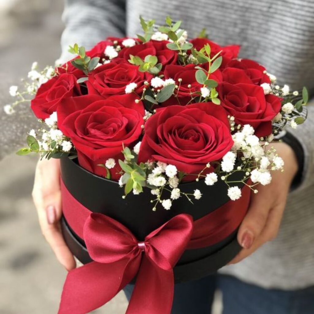 Bouquet and Cake: Valentine's Day Gifts 